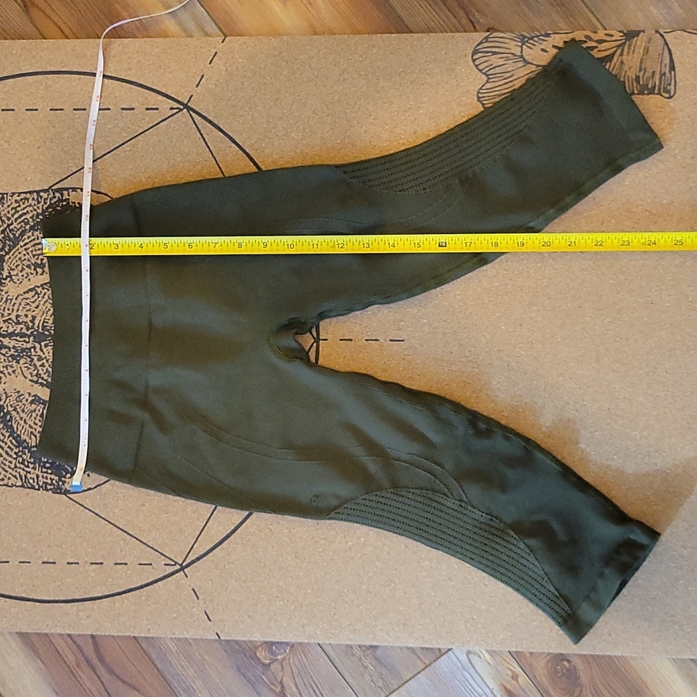 Vintage Seamless ⁰Lululemon size 4 capri
